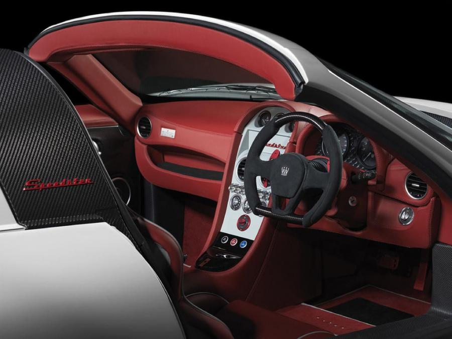 Интерьер Noble M600 Speedster 2015 года  (фото 7 из 7)